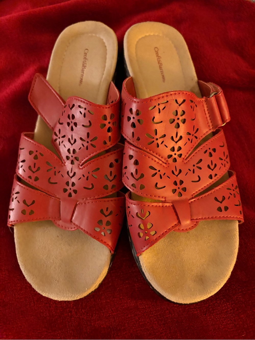 Like new Croft & Barbie ladies 8 Med ref sandals
